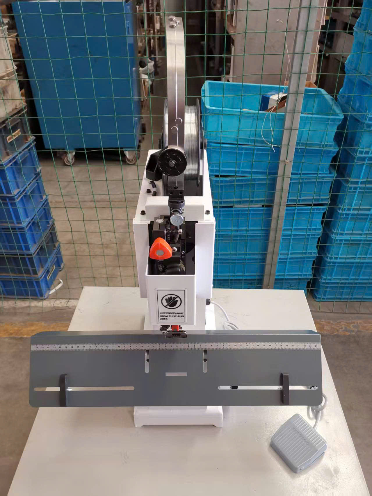 Máy đóng ghim một đầu AV8702
