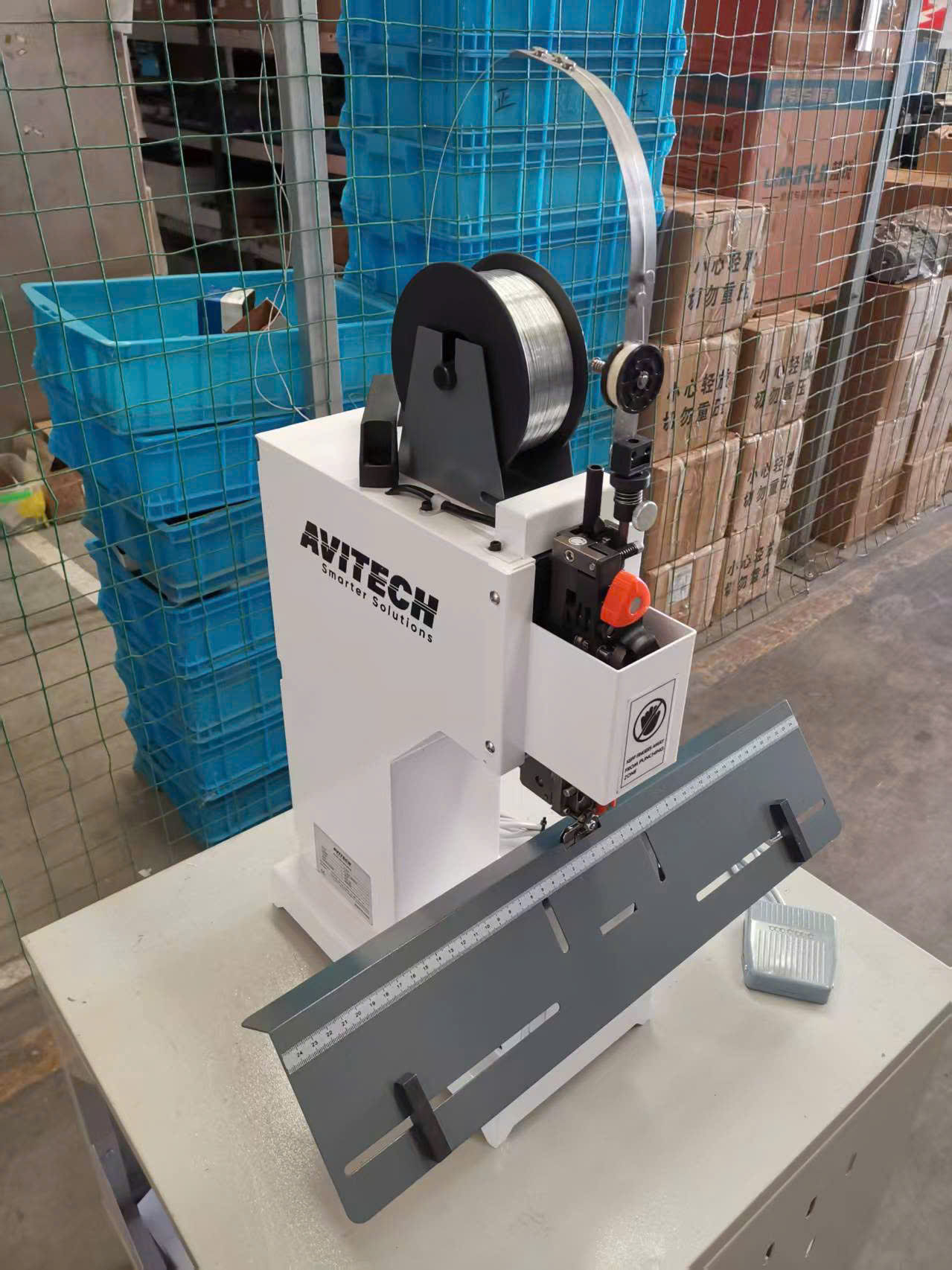 Máy đóng ghim một đầu AV8702